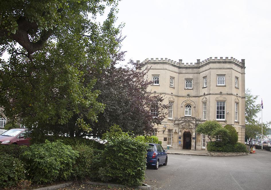 Arnos Manor