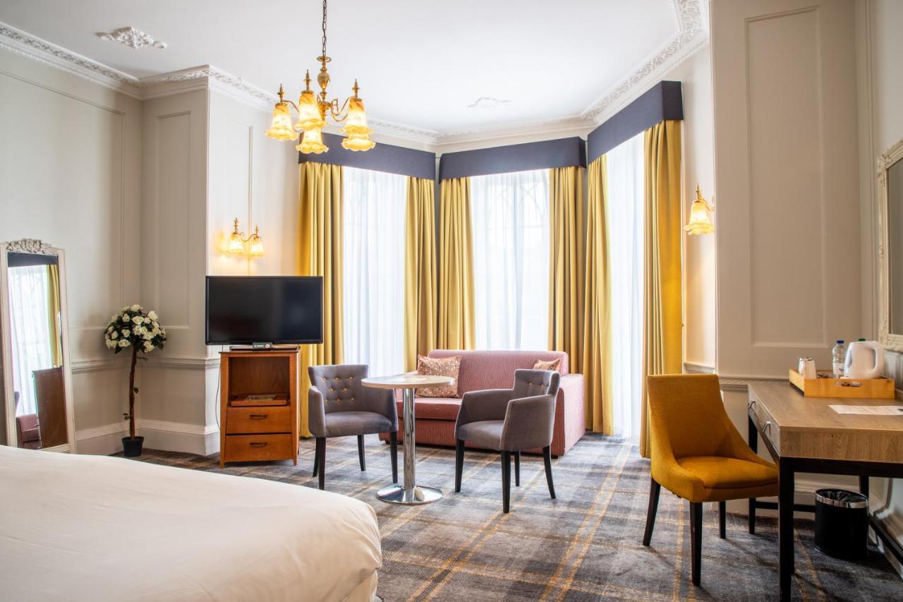 Arnos Manor Hotel 3*