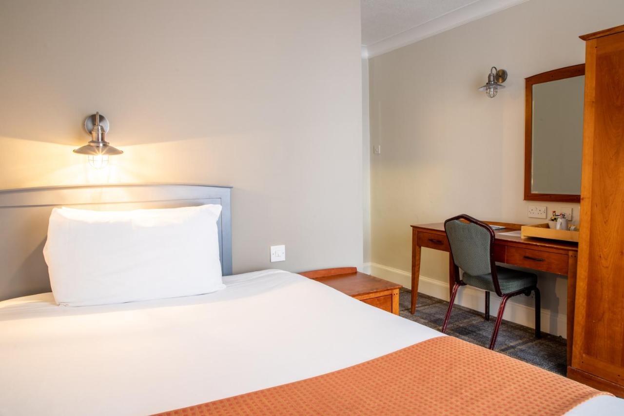 Arnos Manor 3*