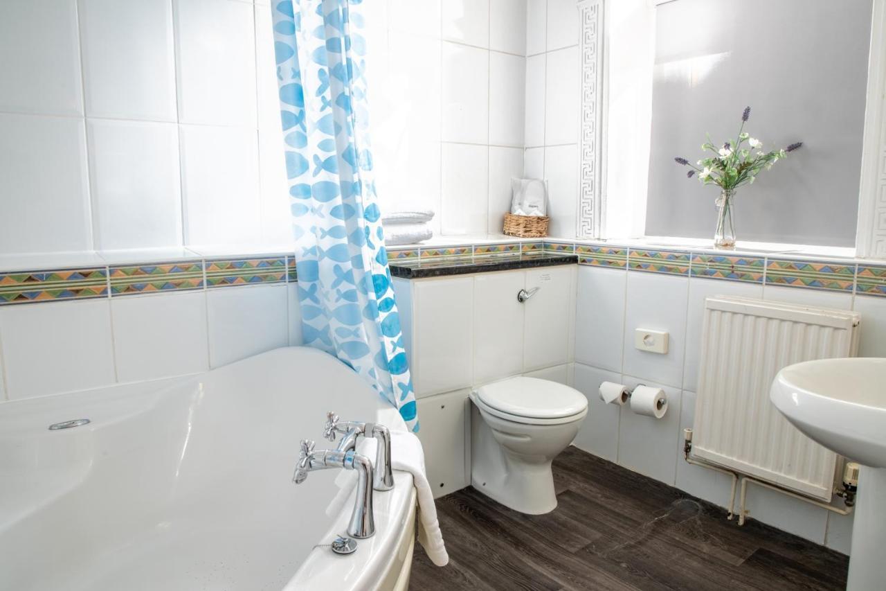 Arnos Manor Hotel 3*