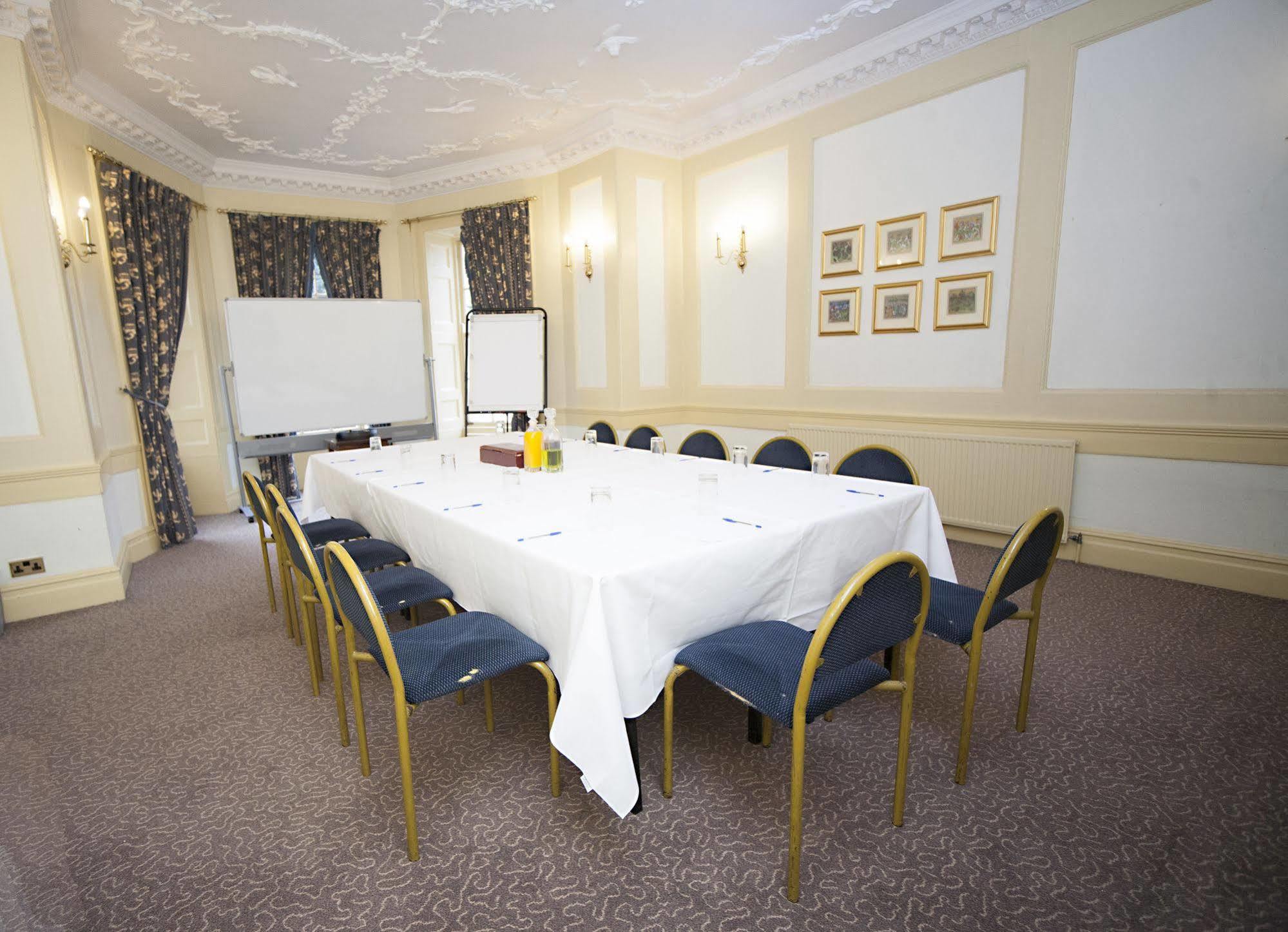 Arnos Manor 3*
