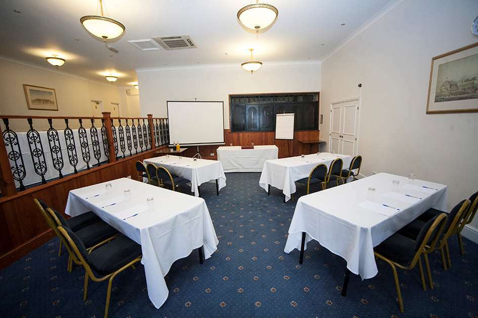Arnos Manor 3*