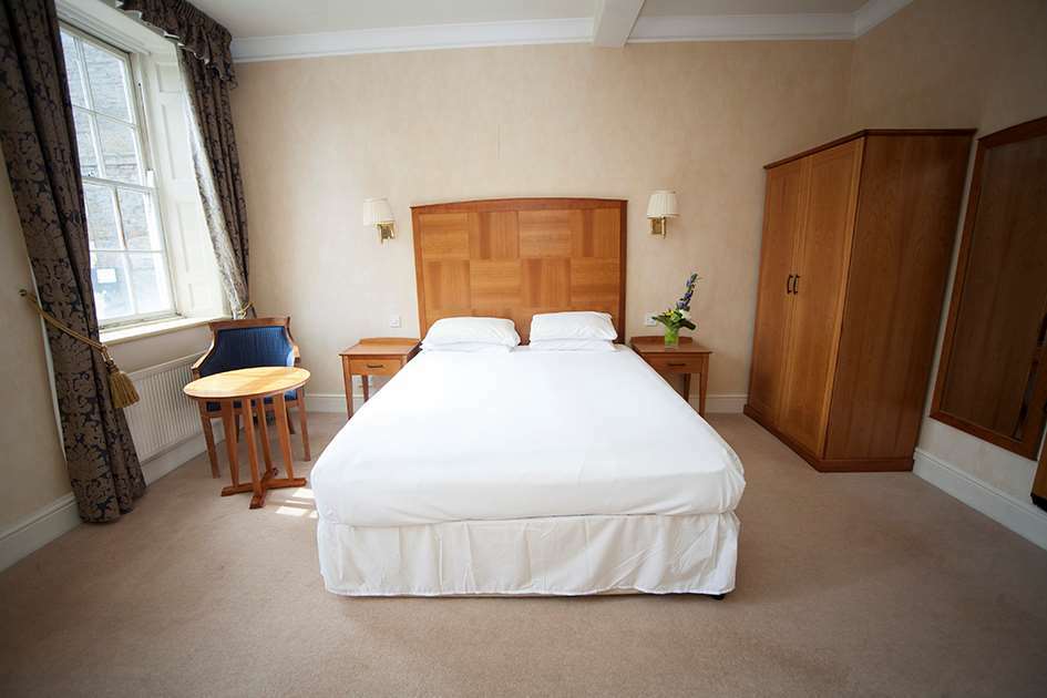 Arnos Manor Hotel 3*